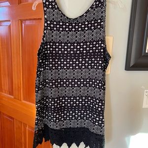 Keren Hart XL Top lace trim has criss cross design new never worn black & white